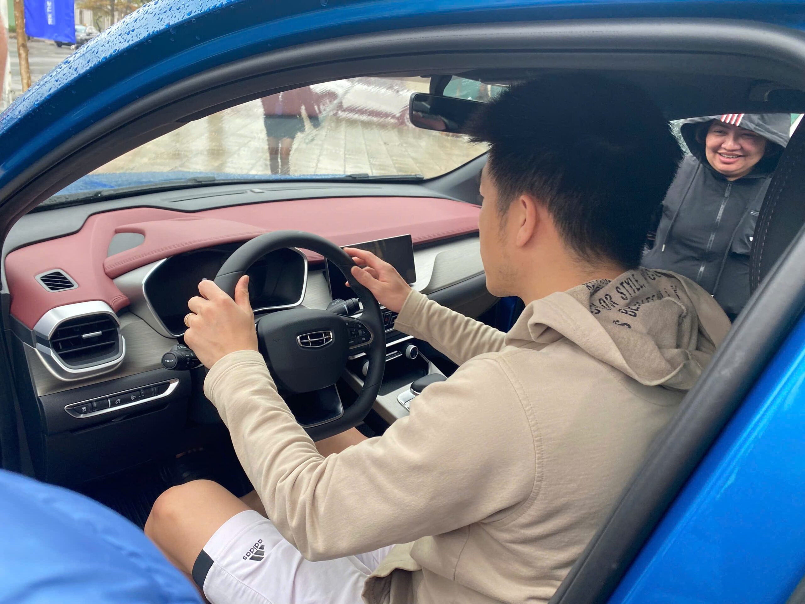 Khách hàng trải nghiệm Geely Coolray