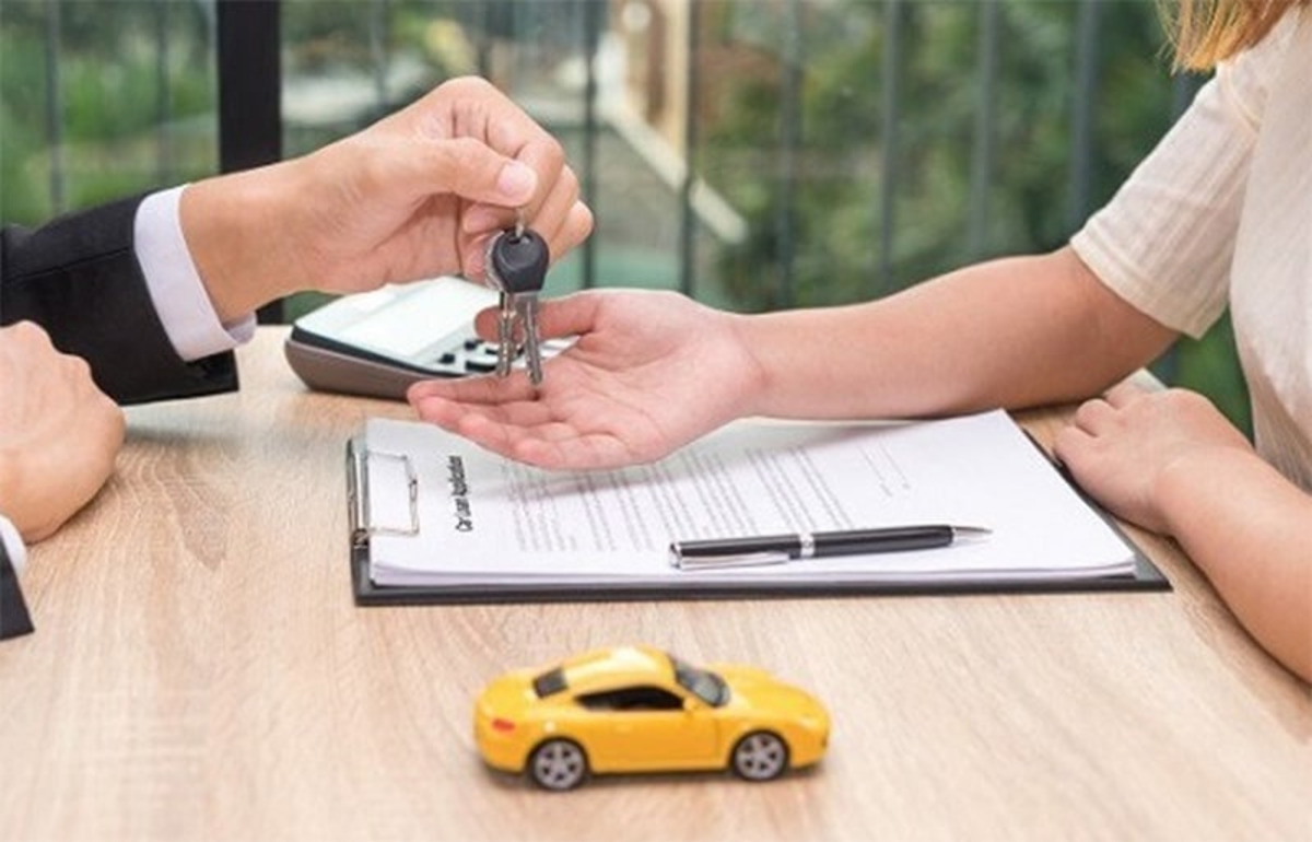 Ký kết và công chứng hợp đồng mua bán trước khi thực hiện thủ tục sang tên xe